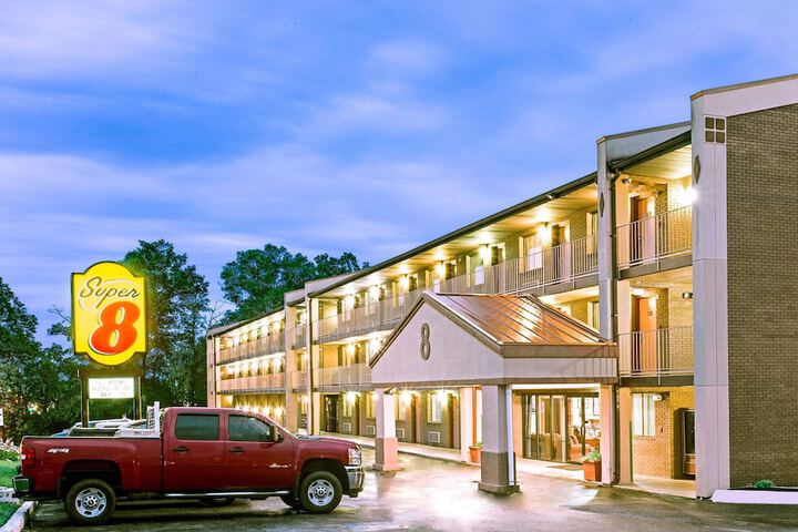 Hotel 4 of 12