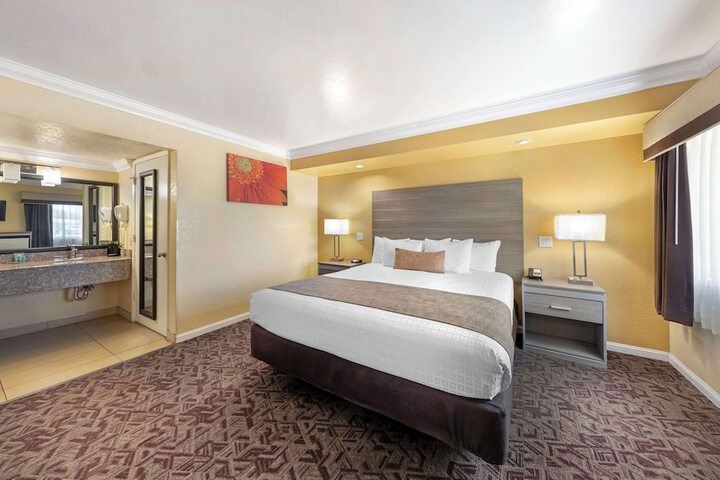 Room 11 of 39