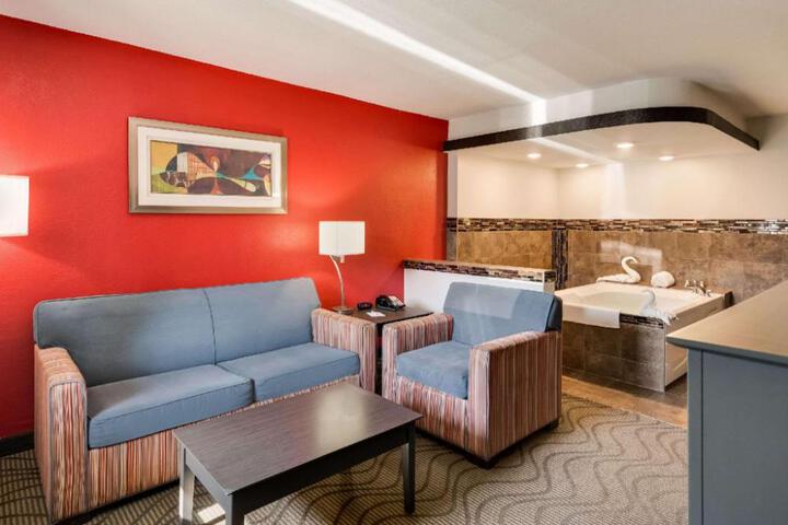 Clarion Inn & Suites Russellville I-40