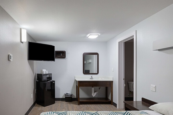 Room 9 of 34
