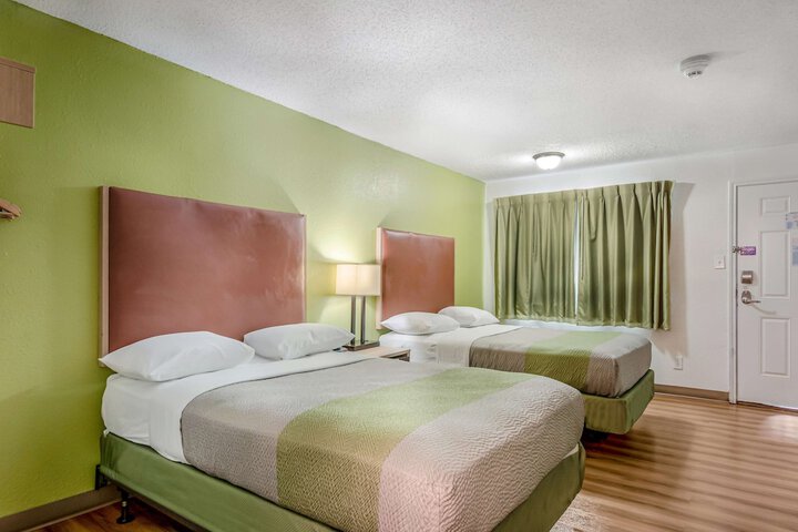 Room 21 of 28