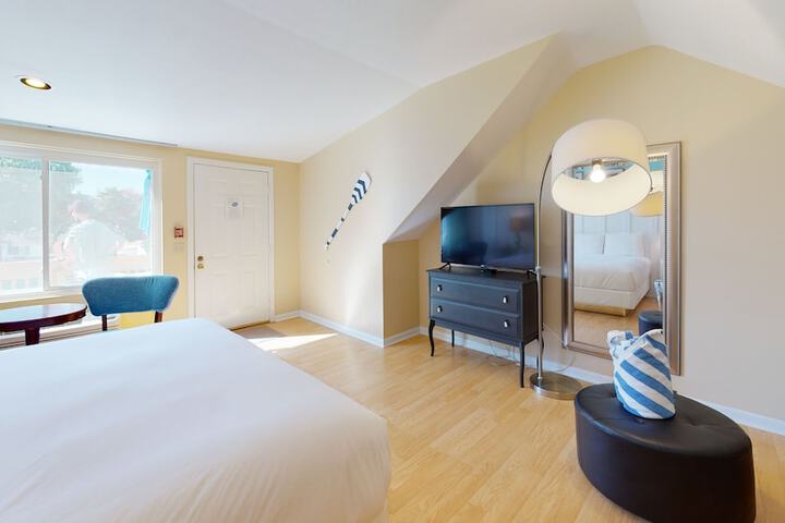 Breezeway Boutique Hotel