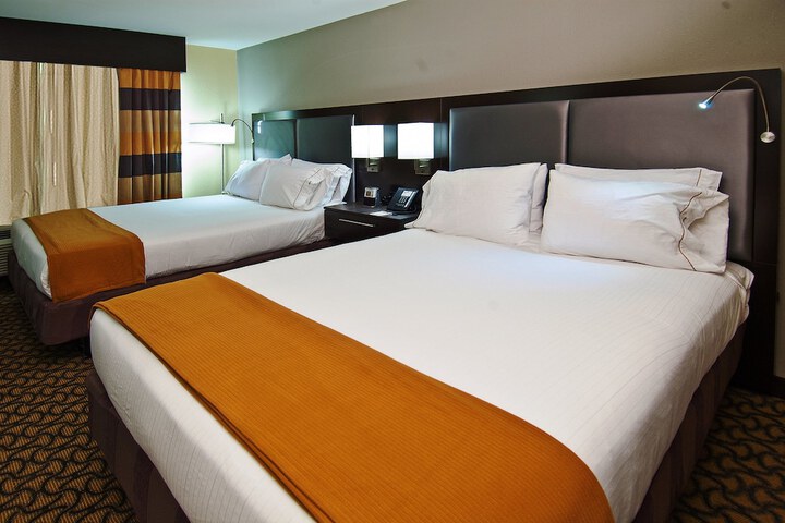 Holiday Inn Express & Suites Jackson / Pearl Intl Airport by IHG