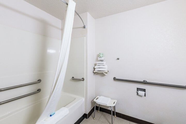 Americas Best Value Inn Charlotte MI