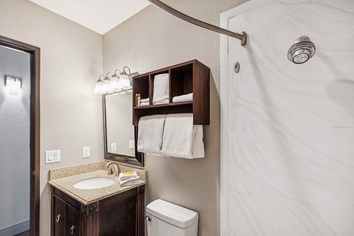 Room 32 of 36
