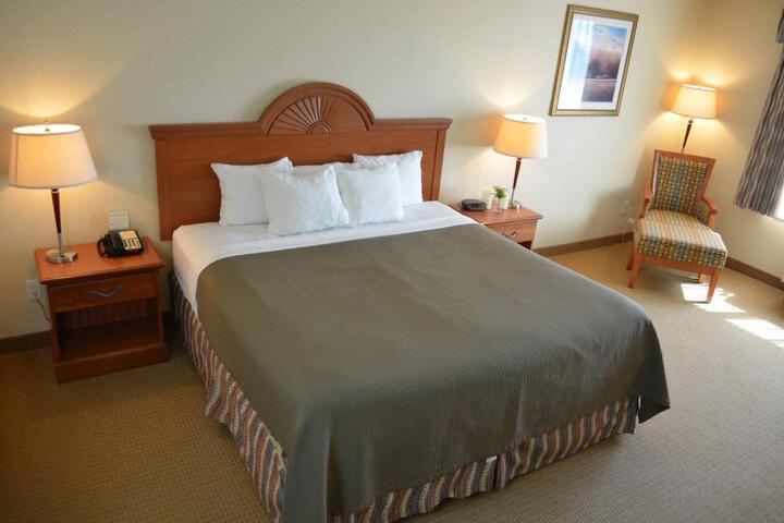 Red Coach Inn & Suites