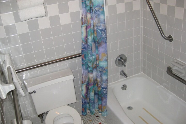 Room 10 of 17