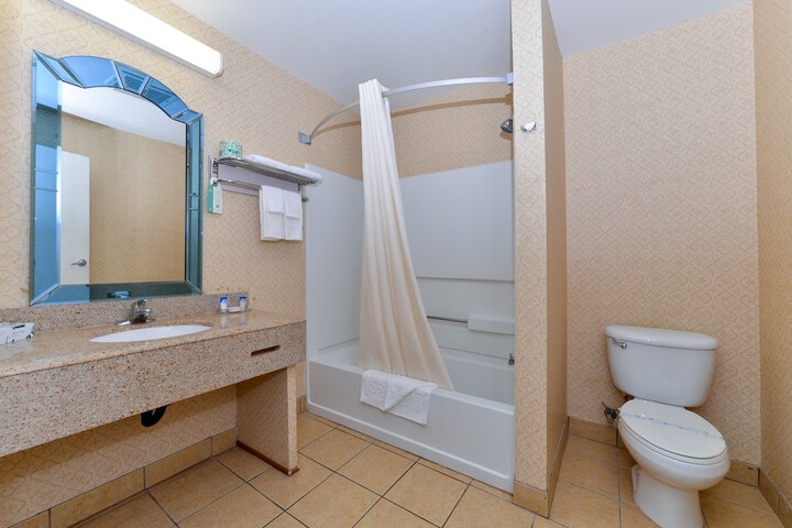 Room 13 of 21