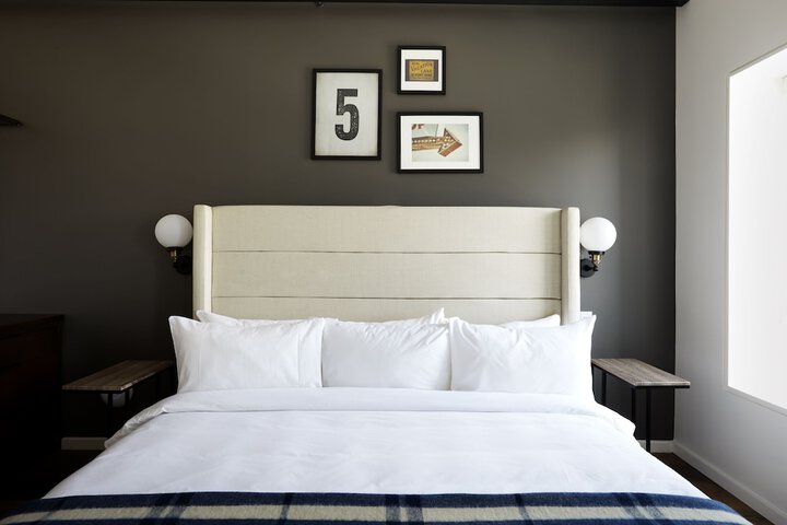 Room 11 of 19