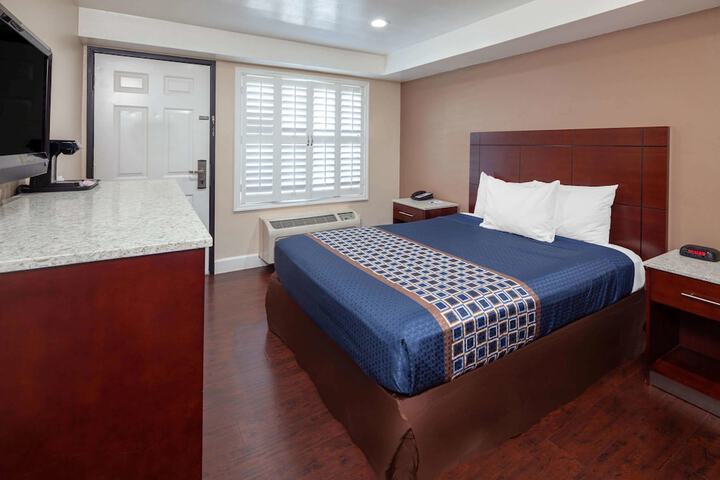 Room 12 of 23