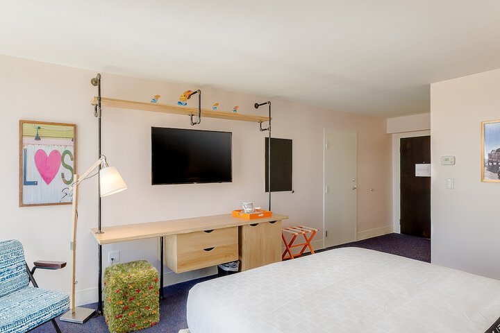 Room 51 of 77