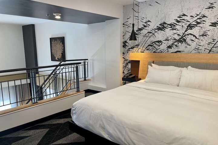 Room 32 of 62