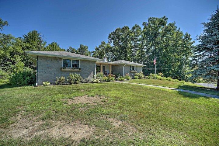 Modern Studio 13 Mi to Saratoga Racetrack!