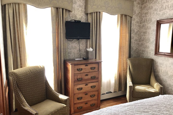 Room 73 of 156