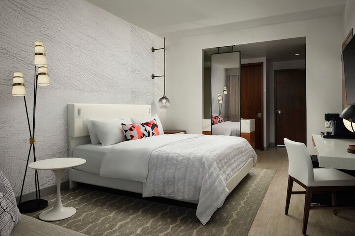 Room 32 of 98