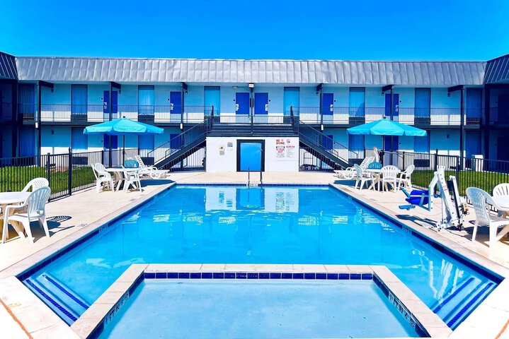 Pool 4 of 13