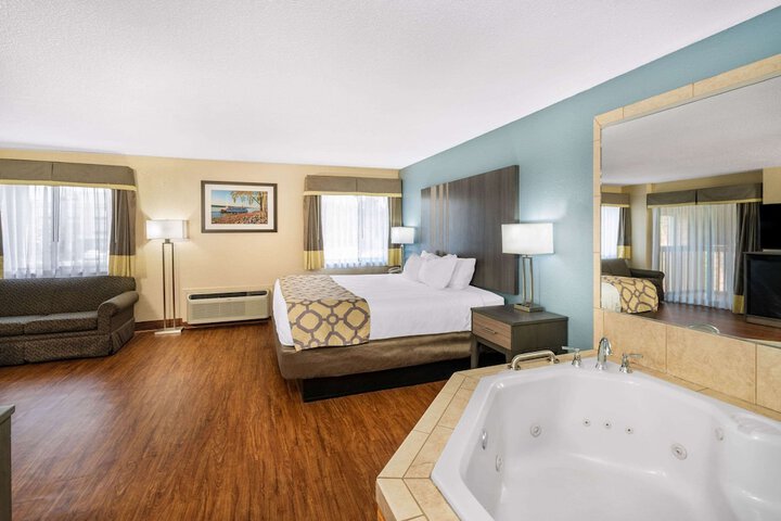 Room 13 of 26
