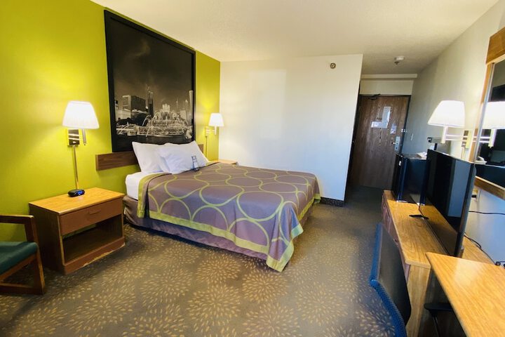 Super 8 by Wyndham Mokena / Frankfort /I-80