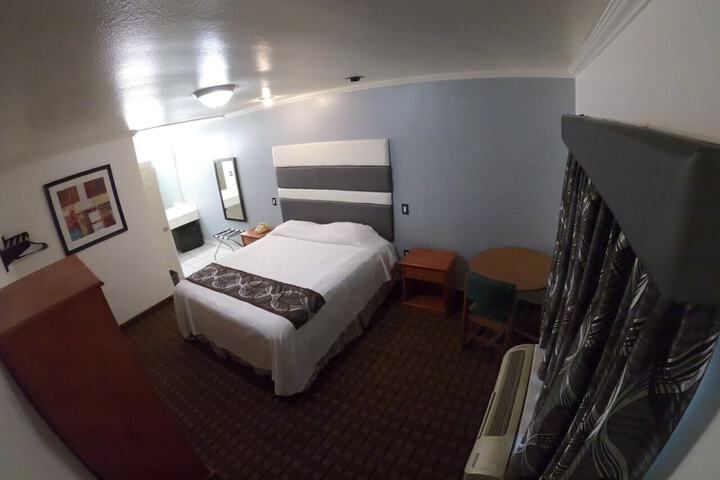 Room 8 of 30