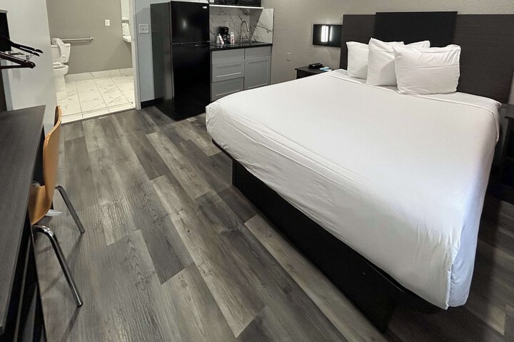 Room 10 of 15