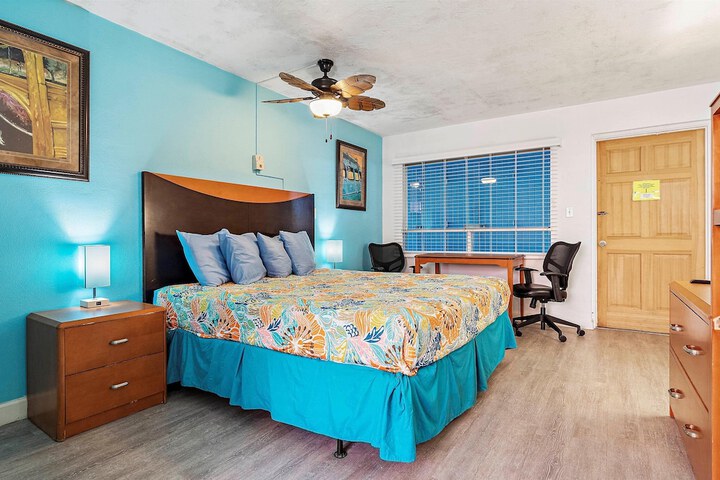 Room 33 of 48