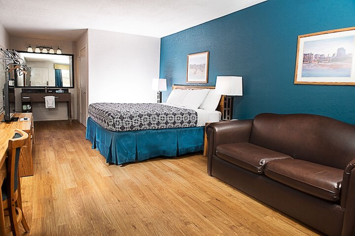 Room 10 of 25