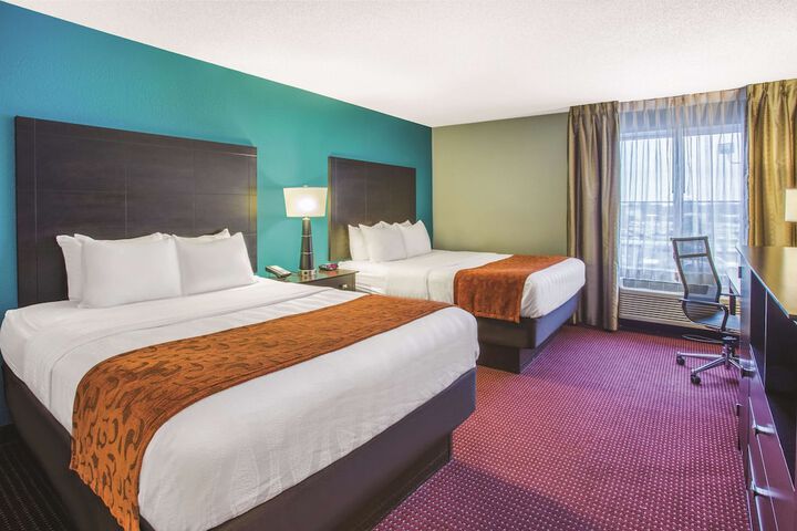 La Quinta Inn & Suites by Wyndham OFallon IL - St. Louis