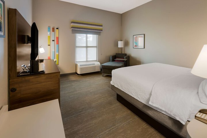 Hampton Inn & Suites Fredericksburg-at Celebrate Virginia