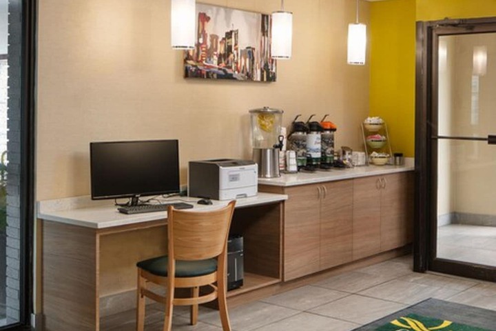 Business Center 59 of 60