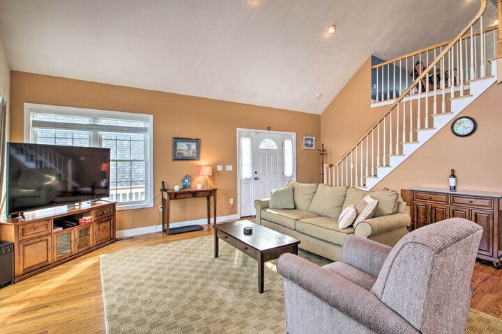 Waterside Haven on Milton Pond w / Deck & Boat Dock