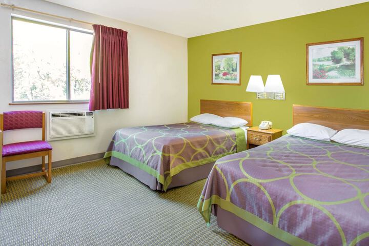 Room 27 of 40