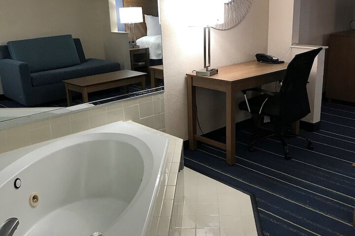 Room 18 of 28