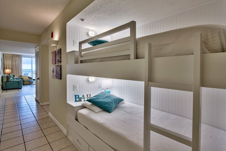 Room 103 of 173