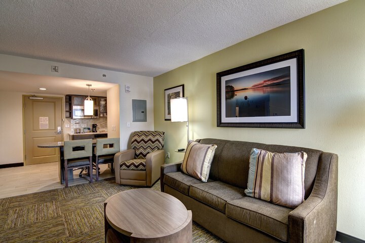 Room 28 of 47