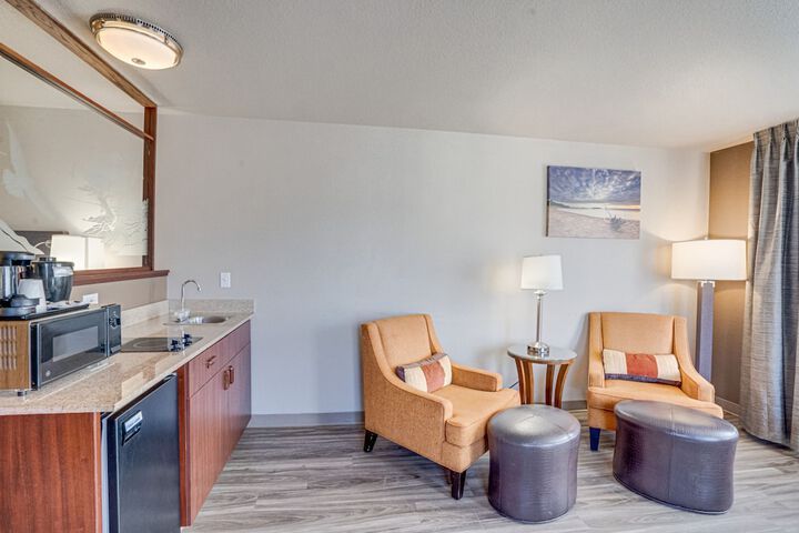 The Ashley Inn & Suites