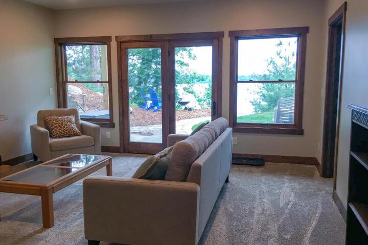Lakefront Home 4 Bedroom 4 Bath Sleeps 12