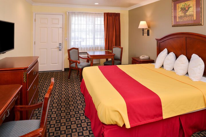 Room 8 of 24