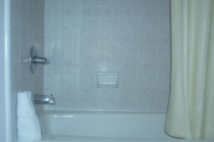 Room 24 of 34