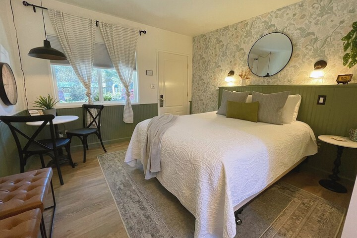 Emerald Valley Inn