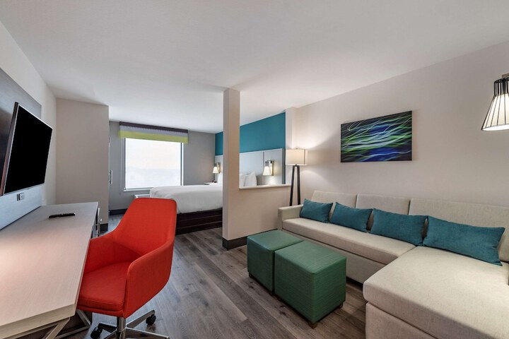 Room 52 of 71
