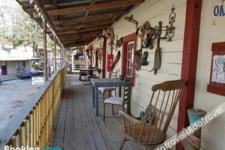 The Buffalo Girls Hotel