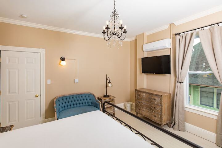 Pine Cottage Bed & Breakfast