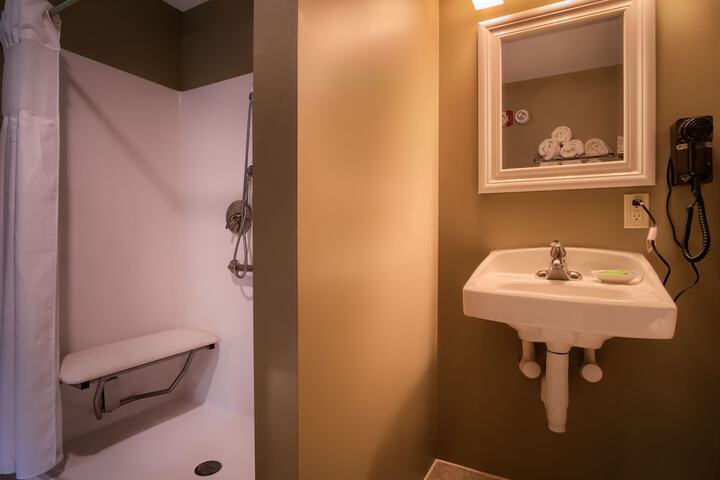 Room 26 of 112