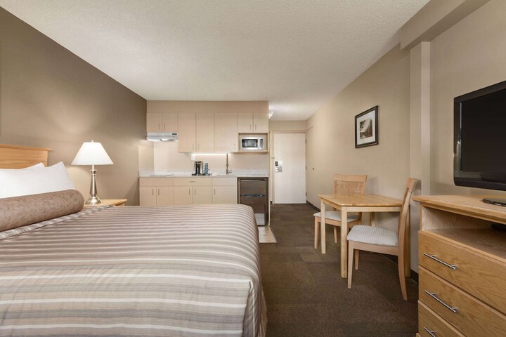 Room 11 of 20