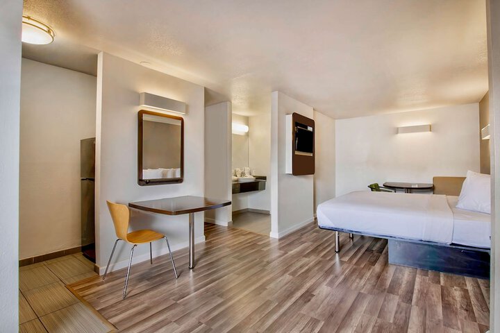 Room 14 of 28