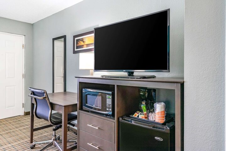 Room 15 of 30