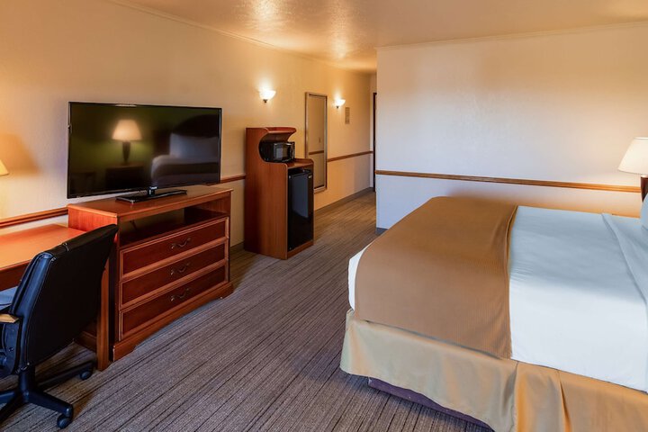 Room 27 of 34