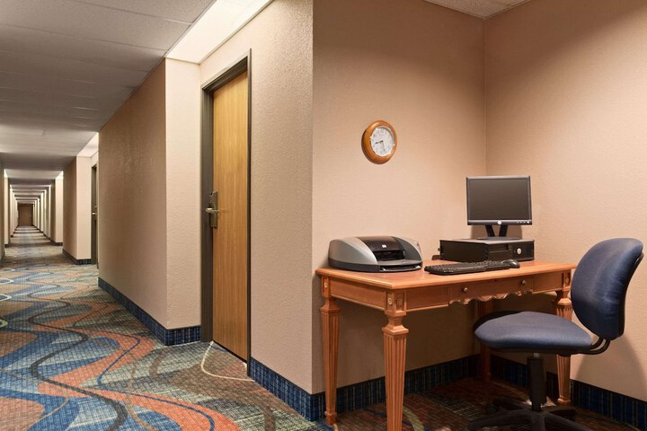 Business Center 27 of 27