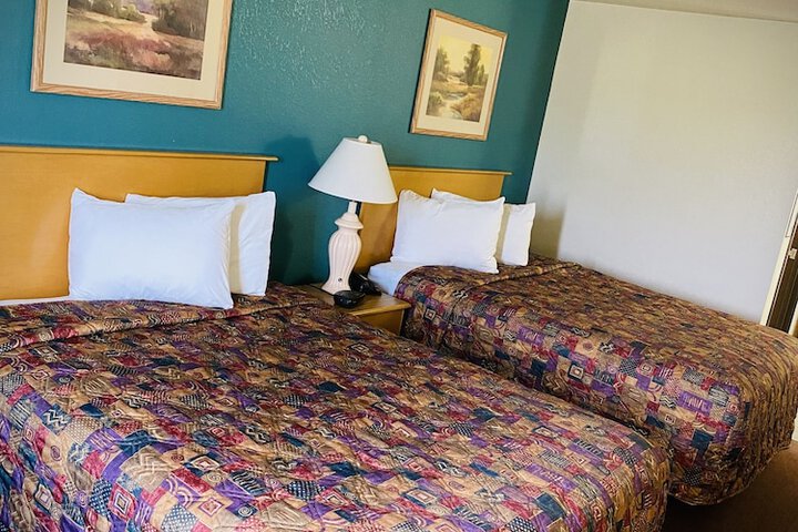 Herington Inn & Suites