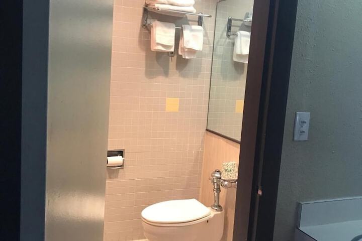 Room 34 of 46